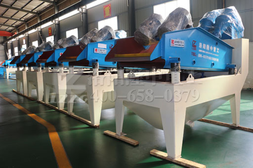 細(xì)沙回收機車間整齊圖.jpg